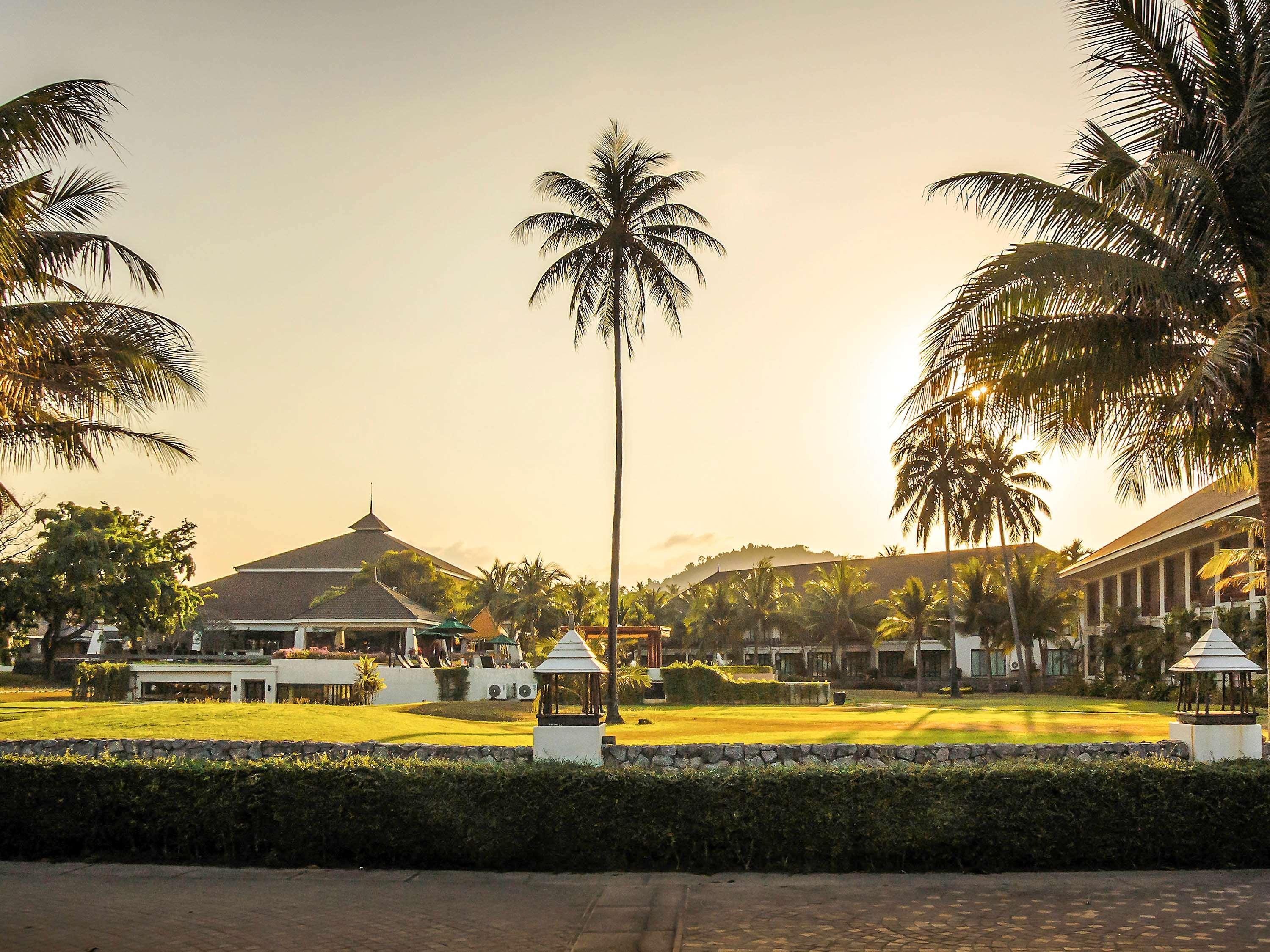 The Nouveau Chumphon Beach Resort And Golf Kültér fotó