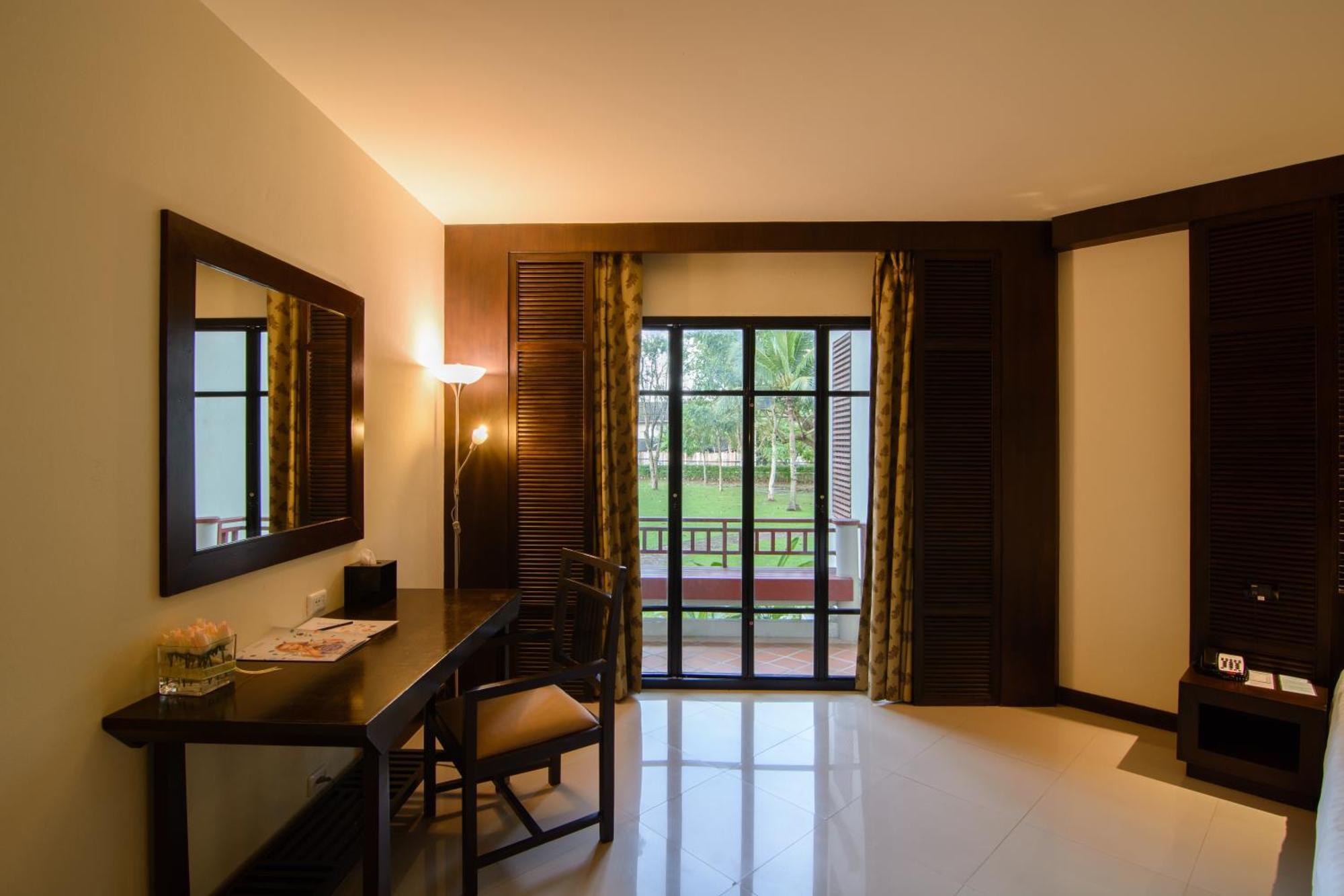 The Nouveau Chumphon Beach Resort And Golf Kültér fotó