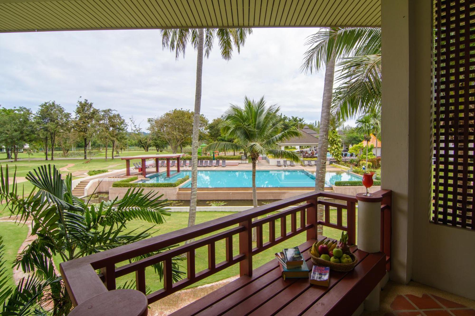 The Nouveau Chumphon Beach Resort And Golf Kültér fotó
