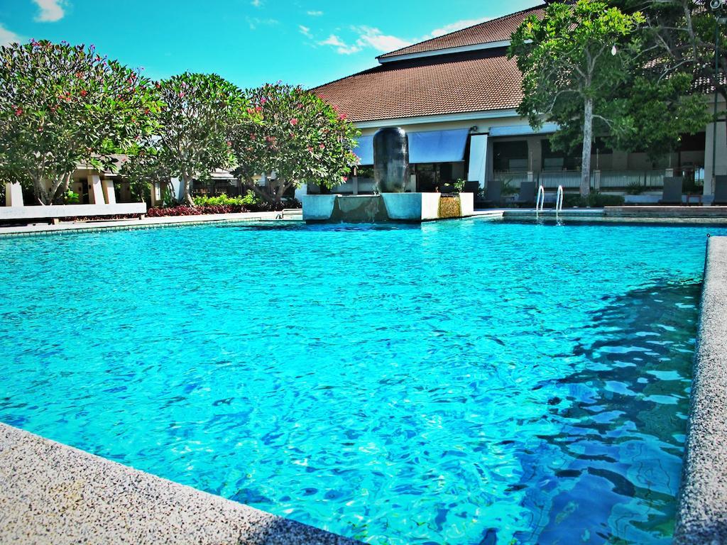The Nouveau Chumphon Beach Resort And Golf Kültér fotó