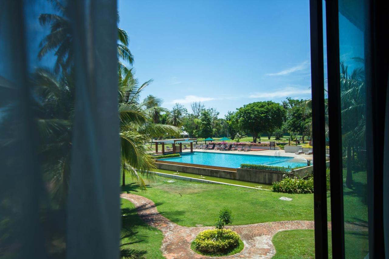 The Nouveau Chumphon Beach Resort And Golf Kültér fotó